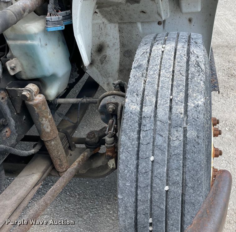 image for item OG9984 2006 International  4400 flatbed truck