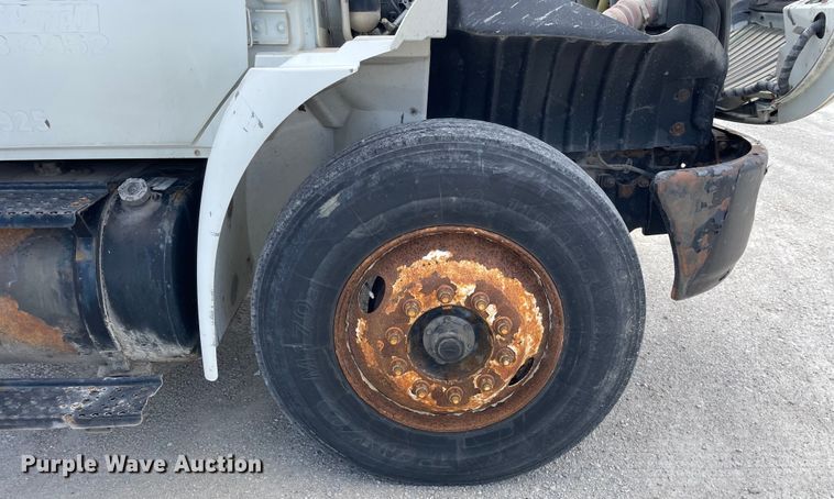 image for item OG9984 2006 International  4400 flatbed truck