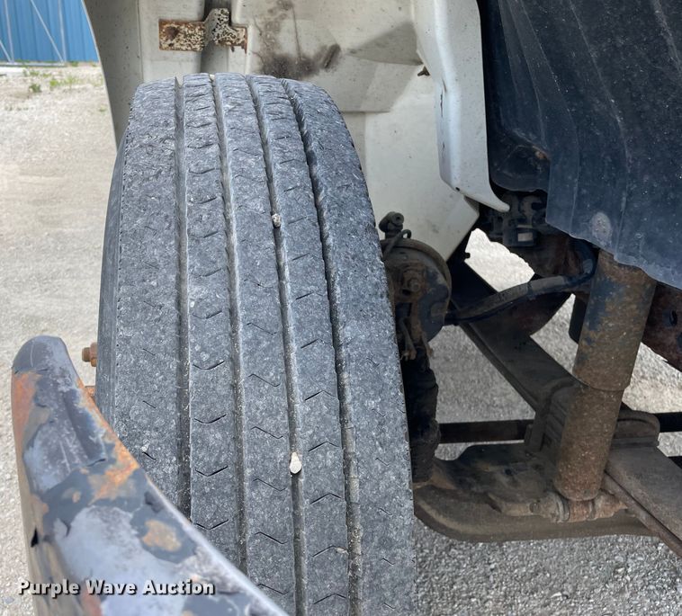 image for item OG9984 2006 International  4400 flatbed truck