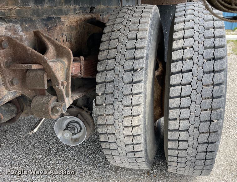 image for item OG9984 2006 International  4400 flatbed truck