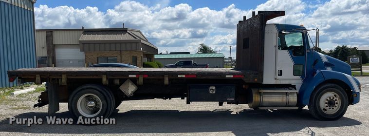 image for item OG9985 2007 Kenworth  T300 flatbed truck