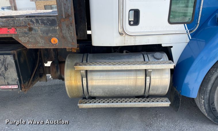 image for item OG9985 2007 Kenworth  T300 flatbed truck