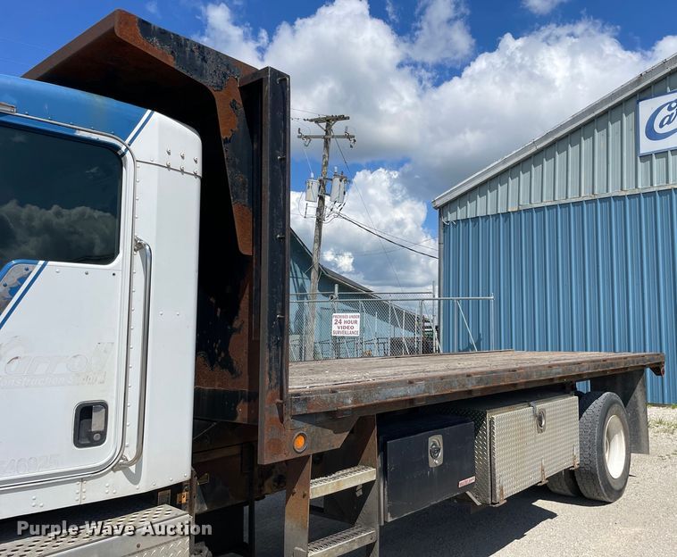 image for item OG9985 2007 Kenworth  T300 flatbed truck