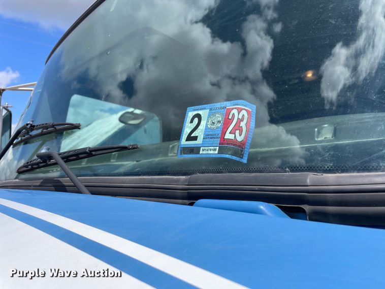 image for item OG9985 2007 Kenworth  T300 flatbed truck