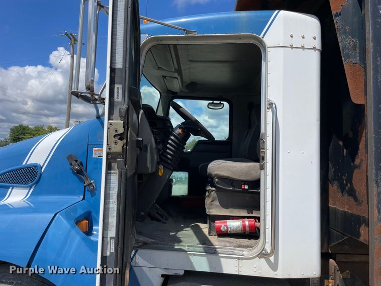 image for item OG9985 2007 Kenworth  T300 flatbed truck