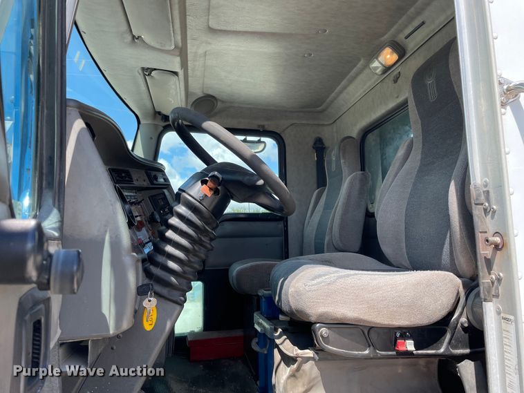 image for item OG9985 2007 Kenworth  T300 flatbed truck