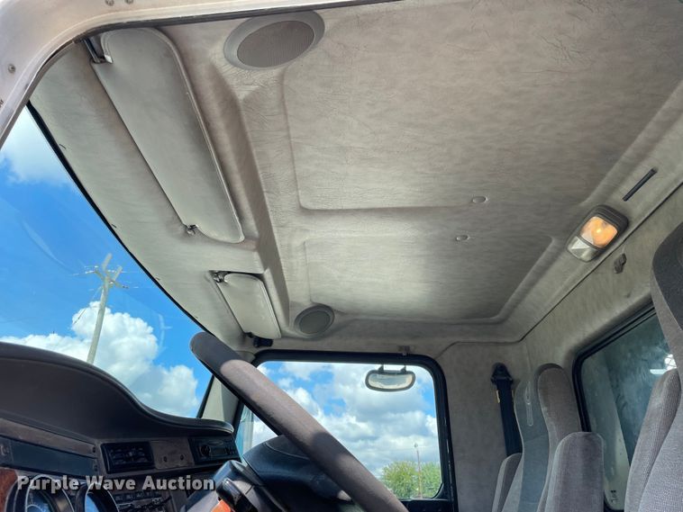 image for item OG9985 2007 Kenworth  T300 flatbed truck