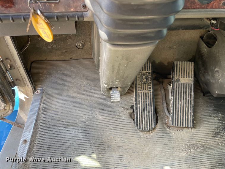 image for item OG9985 2007 Kenworth  T300 flatbed truck