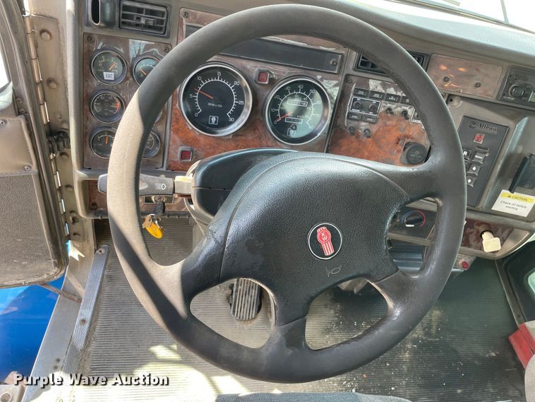 image for item OG9985 2007 Kenworth  T300 flatbed truck