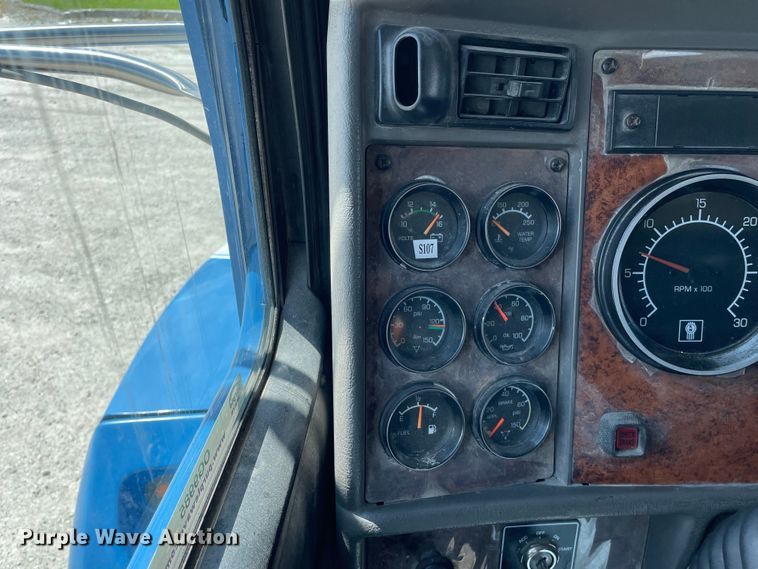 image for item OG9985 2007 Kenworth  T300 flatbed truck