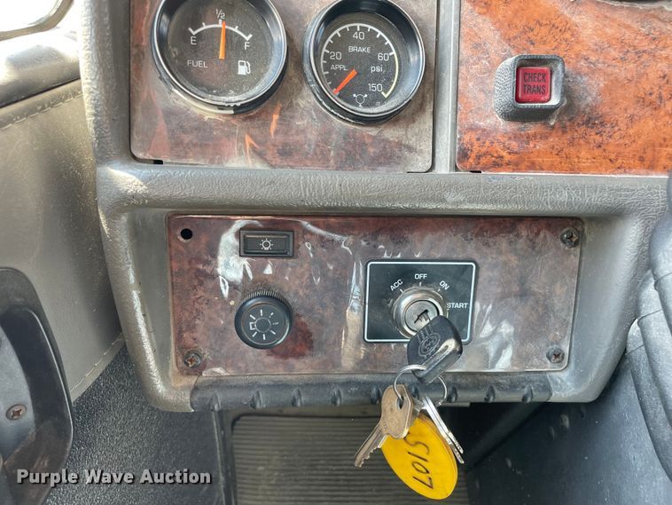 image for item OG9985 2007 Kenworth  T300 flatbed truck