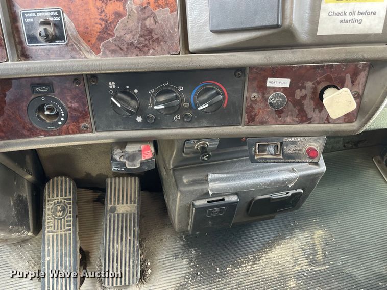 image for item OG9985 2007 Kenworth  T300 flatbed truck