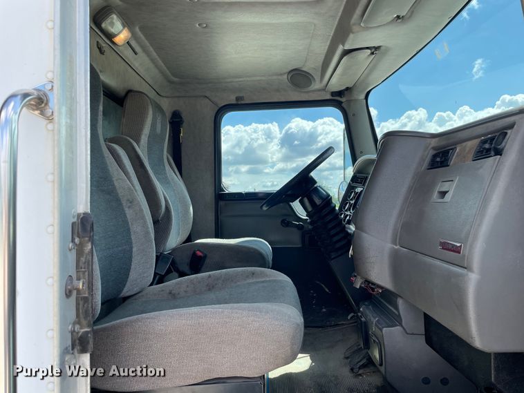 image for item OG9985 2007 Kenworth  T300 flatbed truck