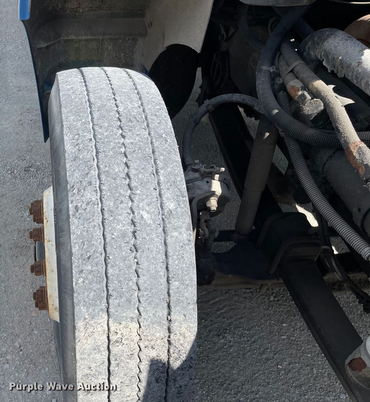 image for item OG9985 2007 Kenworth  T300 flatbed truck