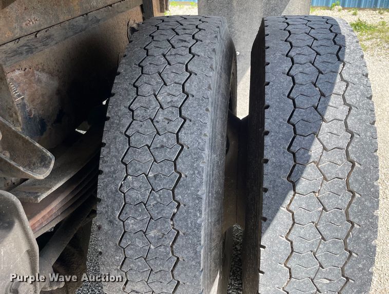 image for item OG9985 2007 Kenworth  T300 flatbed truck