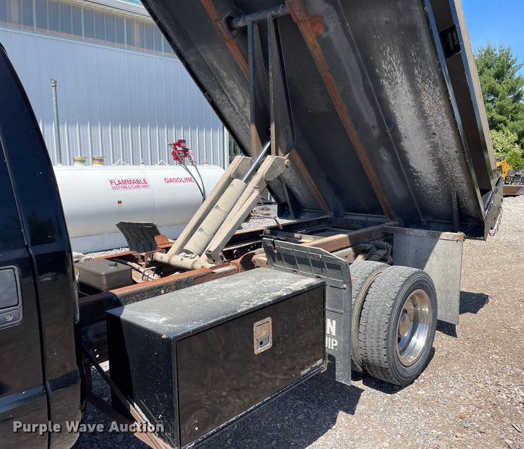 image for item OG9989 2005 Ford  F450 Super Duty XLT dump truck