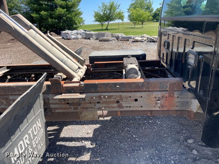 image for item OG9989 2005 Ford  F450 Super Duty XLT dump truck