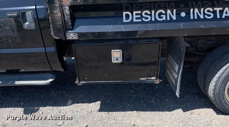 image for item OG9989 2005 Ford  F450 Super Duty XLT dump truck