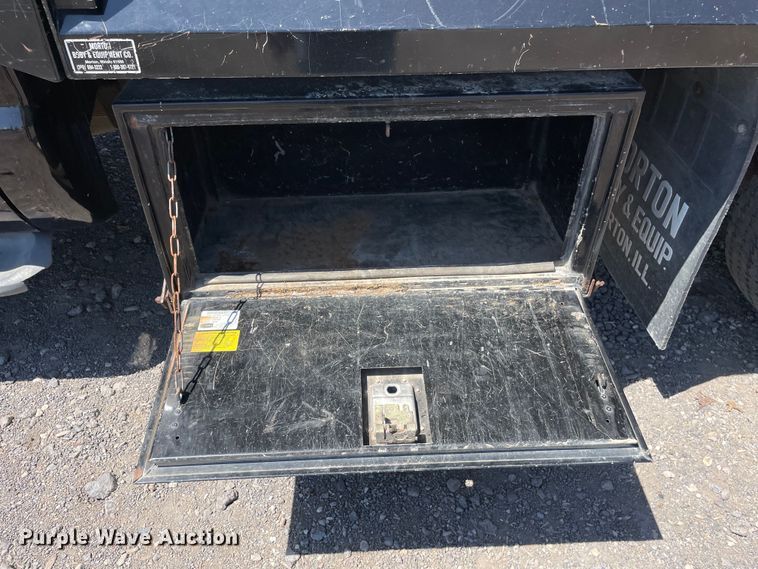 image for item OG9989 2005 Ford  F450 Super Duty XLT dump truck