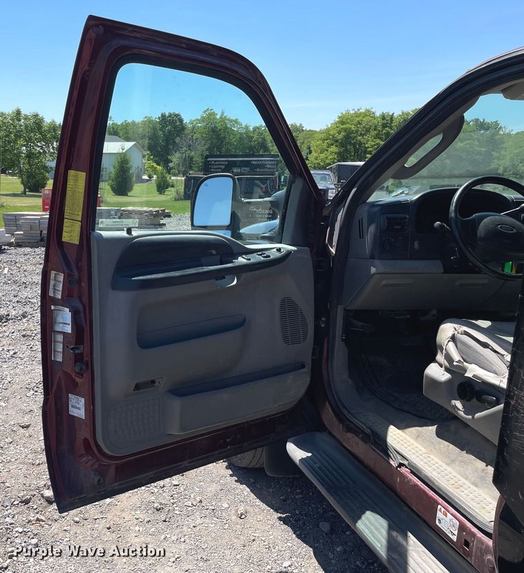 image for item OG9989 2005 Ford  F450 Super Duty XLT dump truck