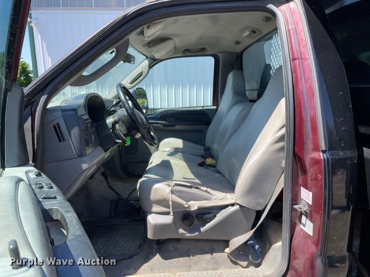 image for item OG9989 2005 Ford  F450 Super Duty XLT dump truck