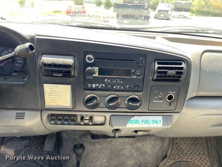 image for item OG9989 2005 Ford  F450 Super Duty XLT dump truck