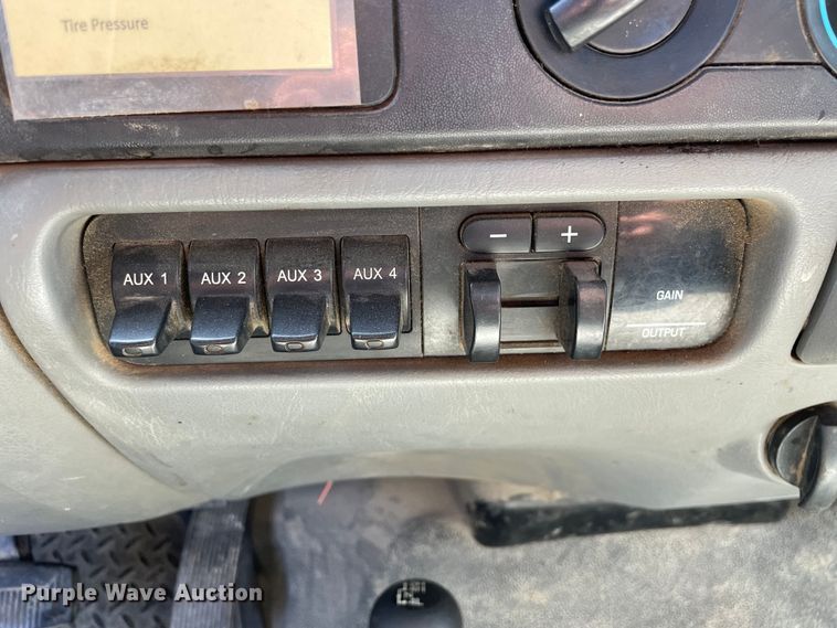 image for item OG9989 2005 Ford  F450 Super Duty XLT dump truck