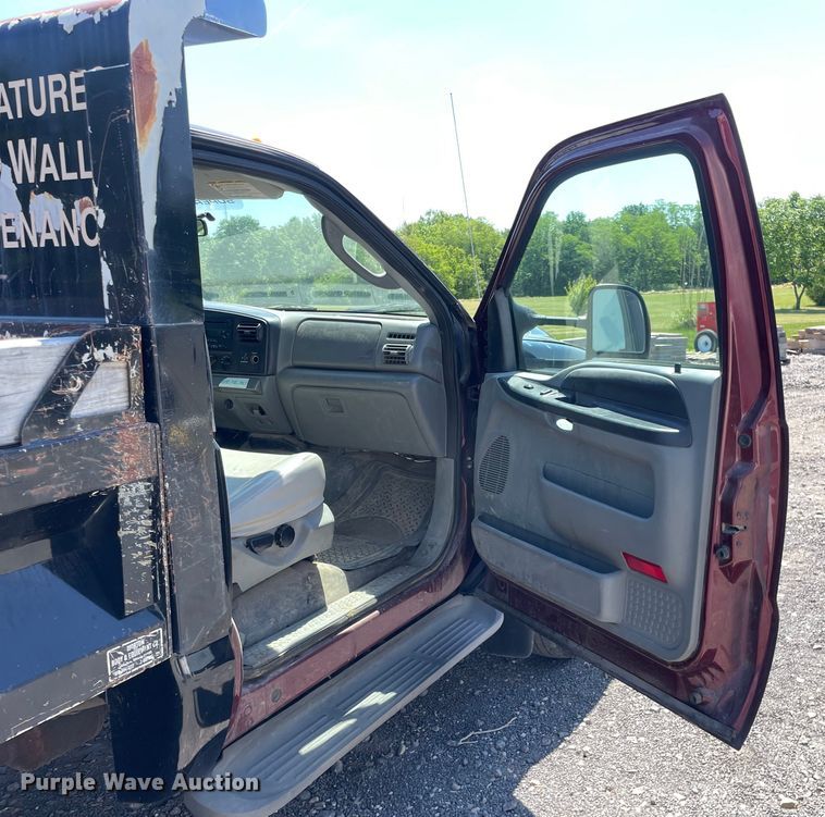 image for item OG9989 2005 Ford  F450 Super Duty XLT dump truck