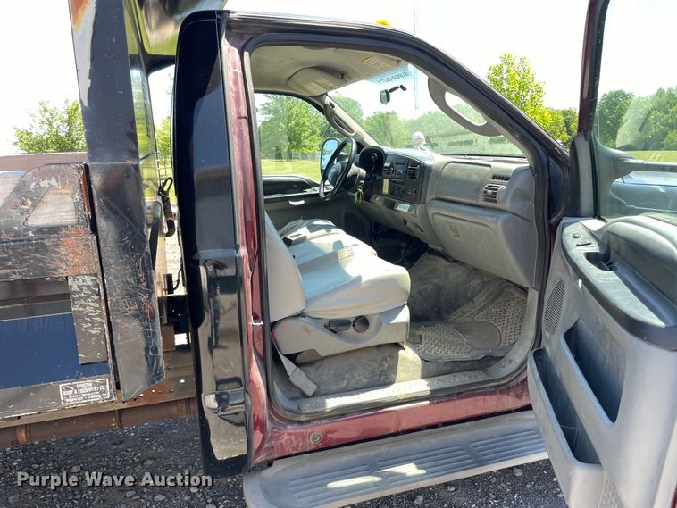 image for item OG9989 2005 Ford  F450 Super Duty XLT dump truck