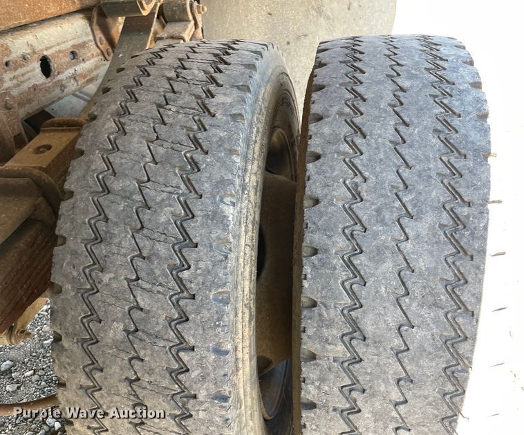 image for item OG9989 2005 Ford  F450 Super Duty XLT dump truck