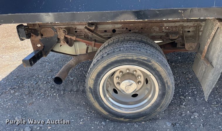 image for item OG9989 2005 Ford  F450 Super Duty XLT dump truck