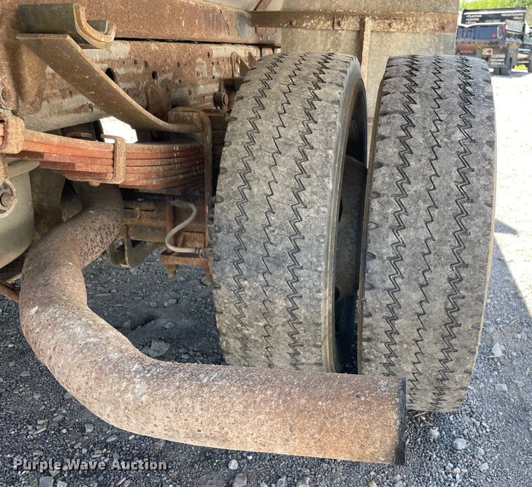 image for item OG9989 2005 Ford  F450 Super Duty XLT dump truck