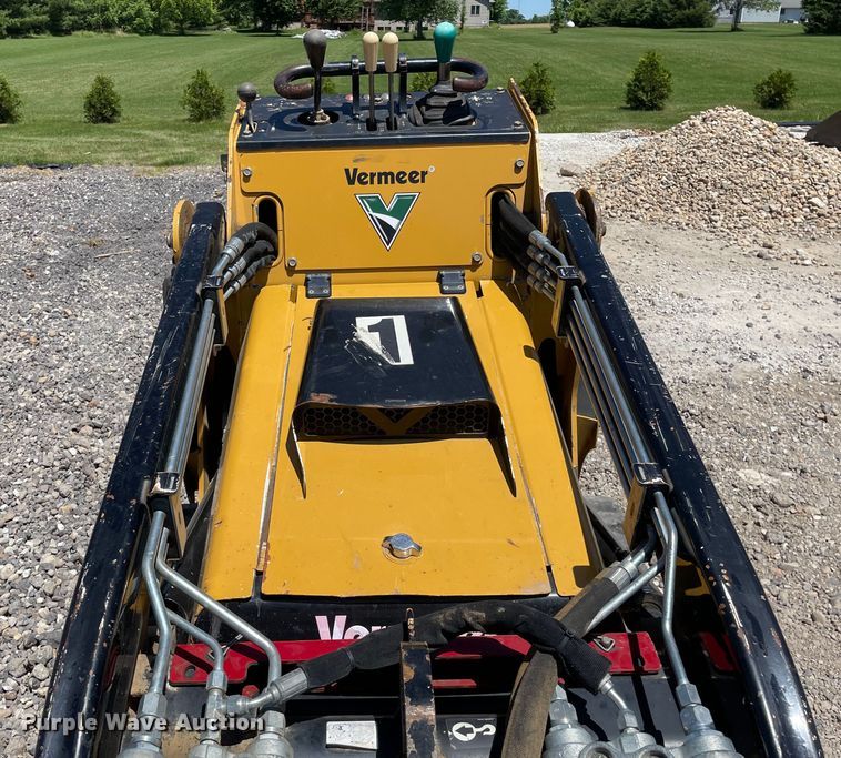 image for item OG9990 2014 Vermeer S800TX compact utility loader
