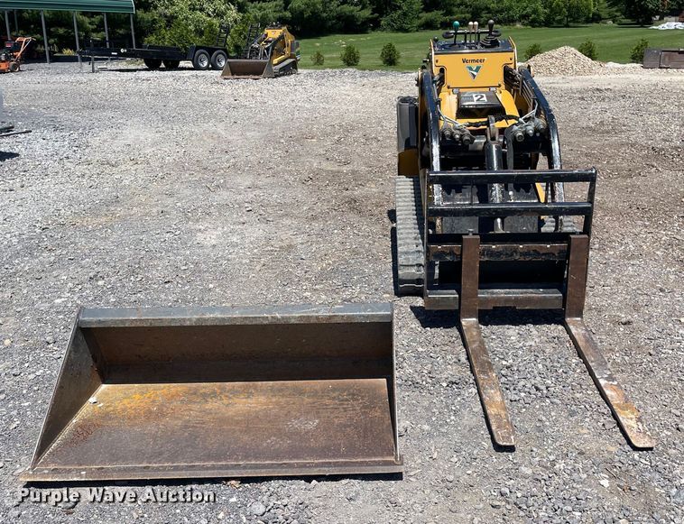 image for item OG9992 2013 Vermeer S800TX compact utility loader