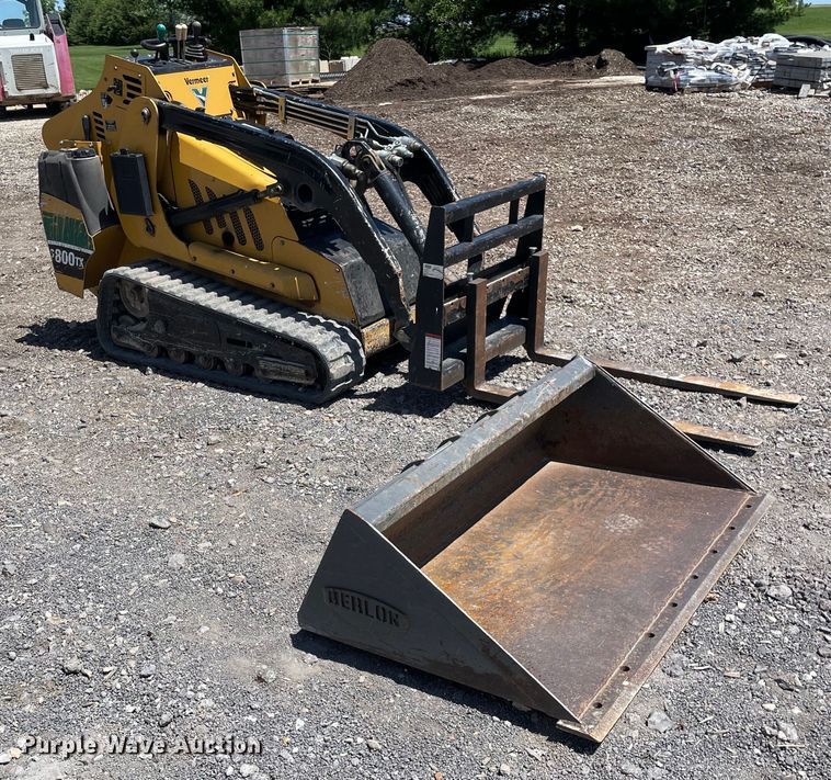 image for item OG9992 2013 Vermeer S800TX compact utility loader