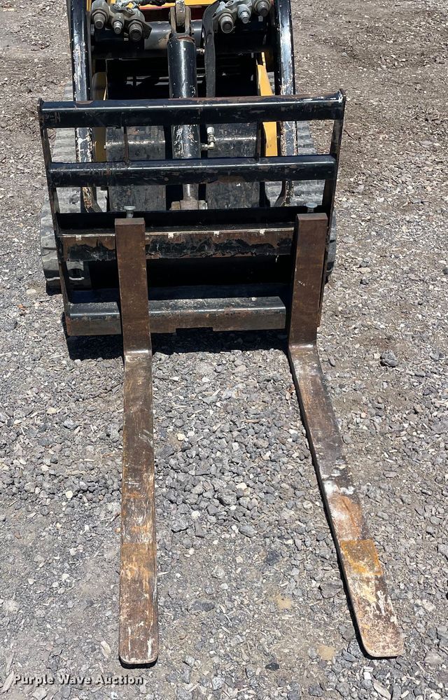 image for item OG9992 2013 Vermeer S800TX compact utility loader