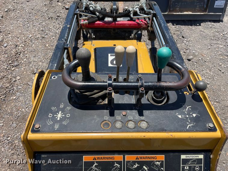 image for item OG9992 2013 Vermeer S800TX compact utility loader