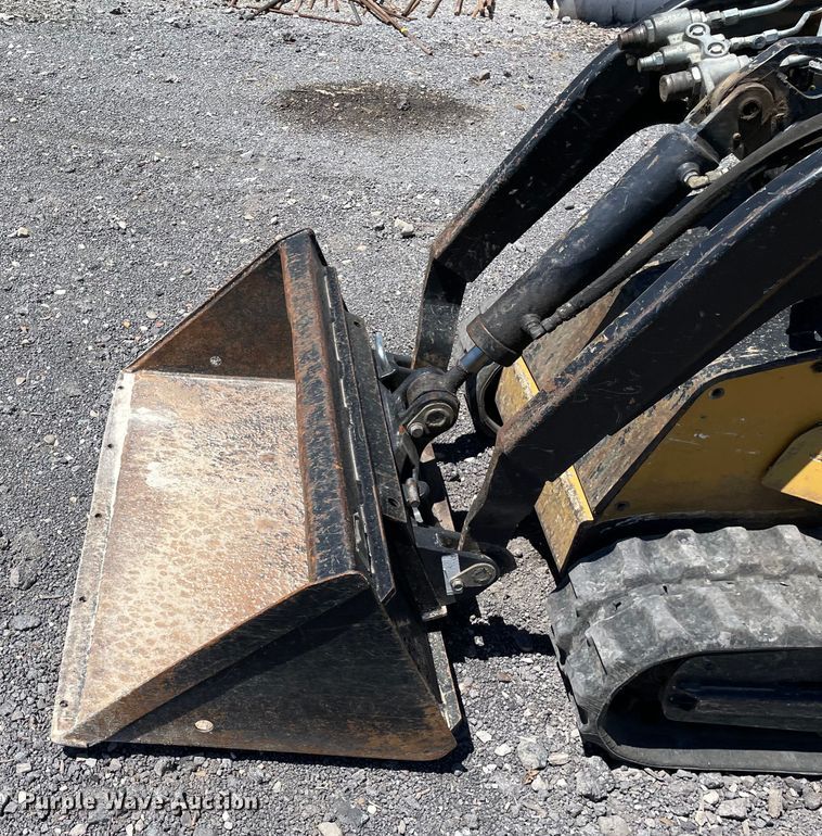 image for item OG9998 2011 Vermeer S800TX compact utility loader