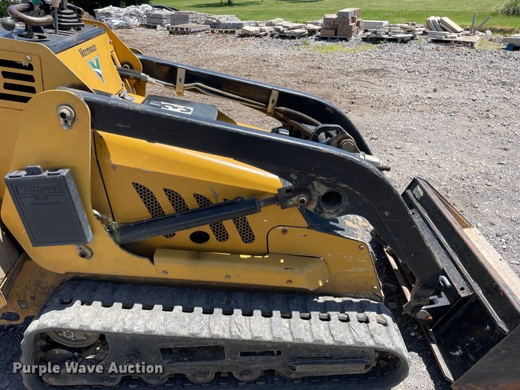 image for item OG9998 2011 Vermeer S800TX compact utility loader
