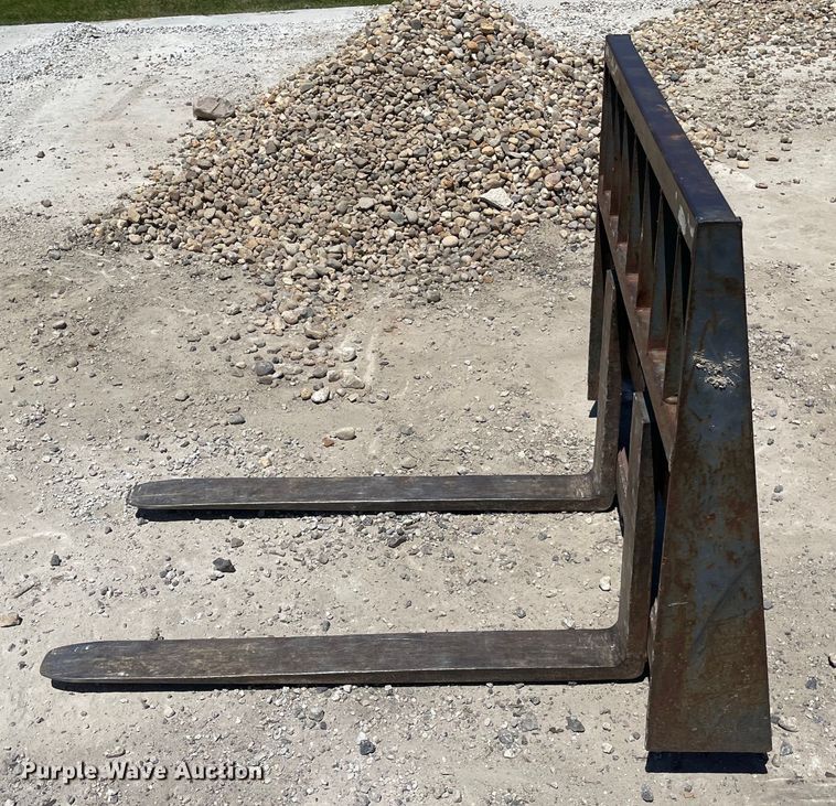 image for item OH9001 2003 Takeuchi TL-130 tracked skid steer loader