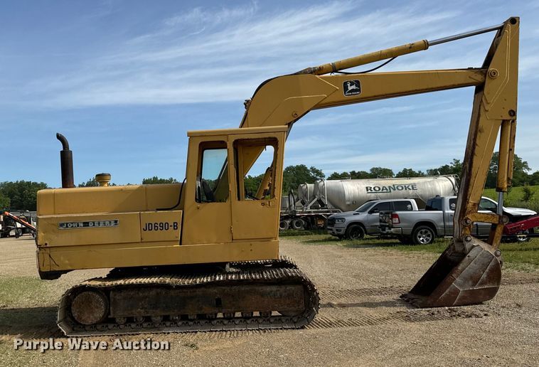 image for item OH9020 John Deere 690B excavator