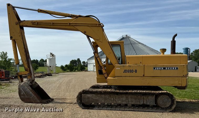 image for item OH9020 John Deere 690B excavator