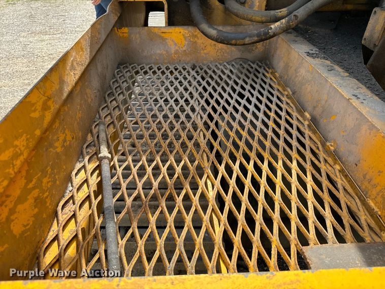 image for item OH9020 John Deere 690B excavator