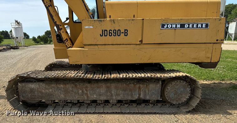 image for item OH9020 John Deere 690B excavator