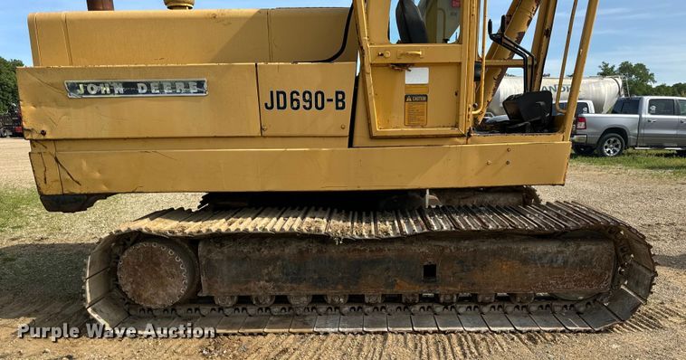 image for item OH9020 John Deere 690B excavator