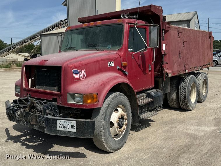 image for item OH9021 1996 International  4900 dump truck