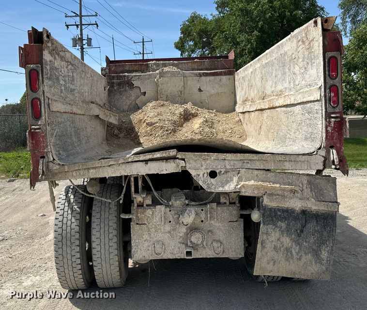 image for item OH9021 1996 International  4900 dump truck