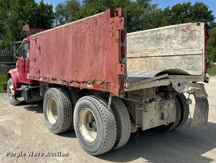 image for item OH9021 1996 International  4900 dump truck