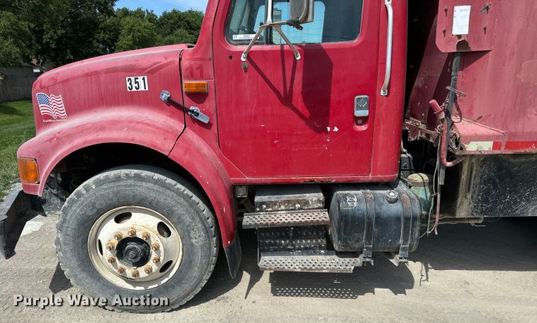image for item OH9021 1996 International  4900 dump truck