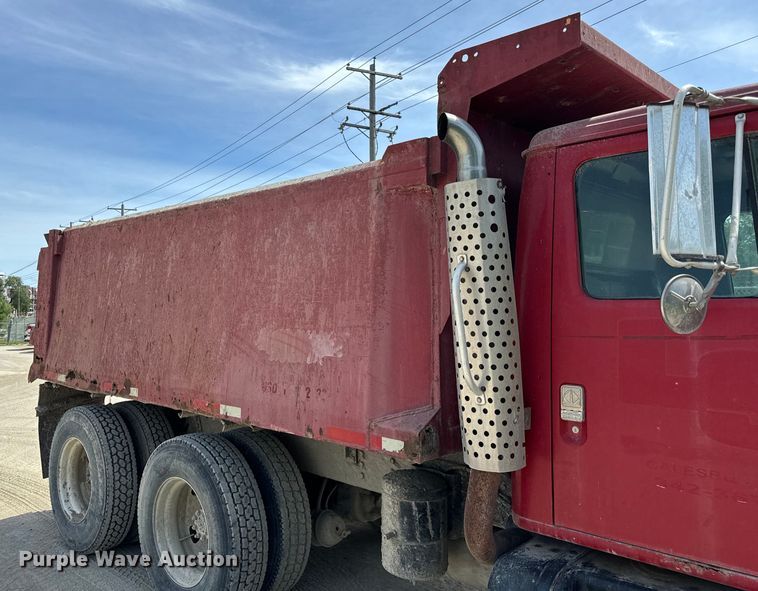 image for item OH9021 1996 International  4900 dump truck
